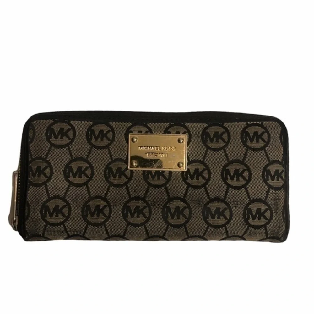 Michael kors signature zipper clutch wallet
